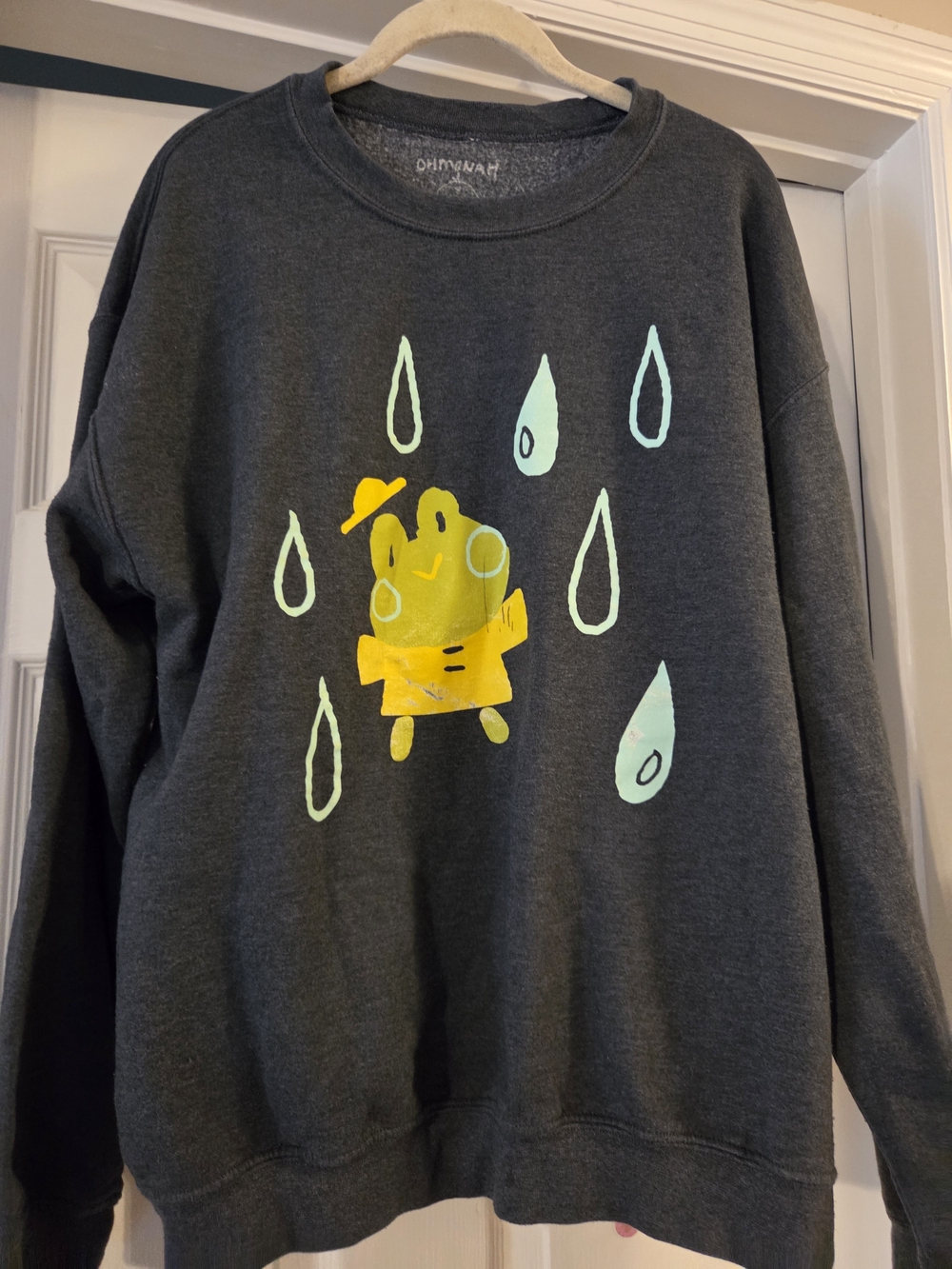 Little rain frog sweater with lily pads on the left sleeve Large L some wear t